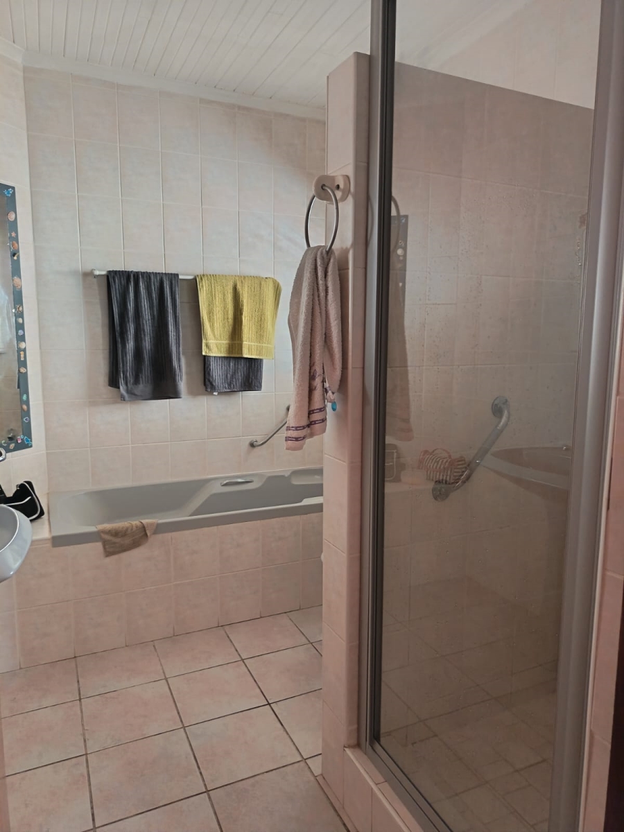 To Let 2 Bedroom Property for Rent in Wavecrest Eastern Cape